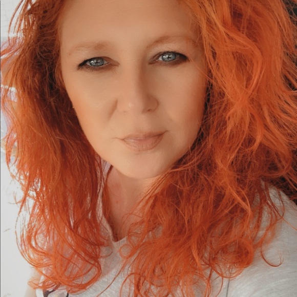 Meet your Posher, Lisa - Picture 2 of 7